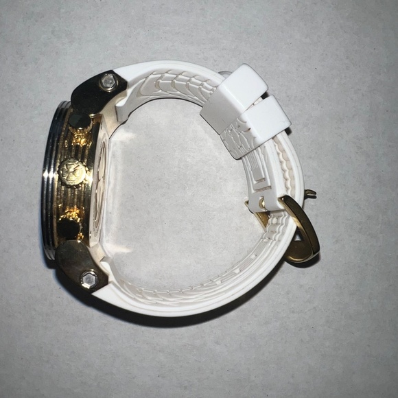 Mulco White Chronograph Watch with Gold-Tone Accents - Picture 4 of 5